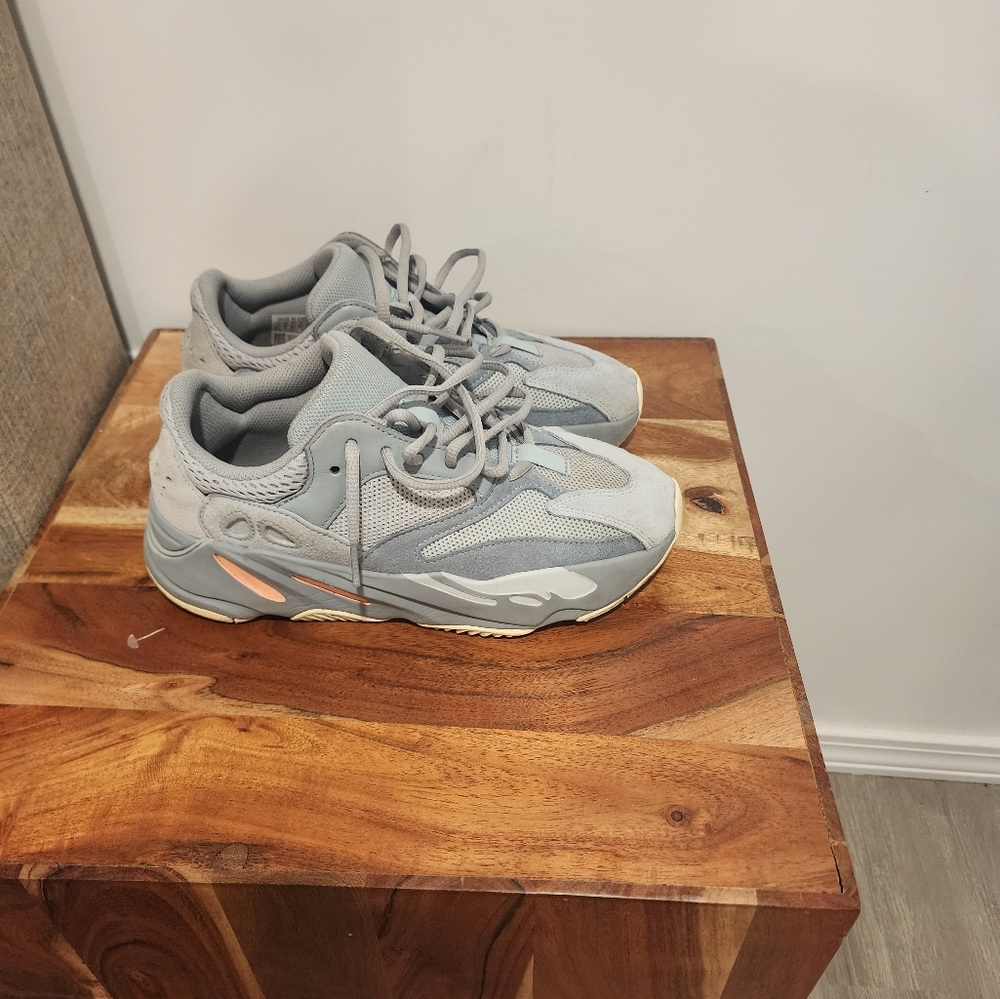 Authentic super comfortable, clean yeezys. They are a 6.5 youth size.